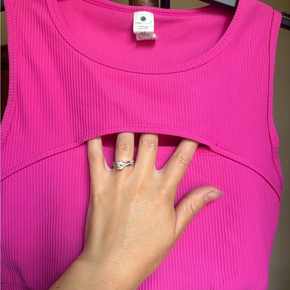 Yogalicious Pink Sleeveless Crop Tank Top with Cutout - Picture 3 of 7